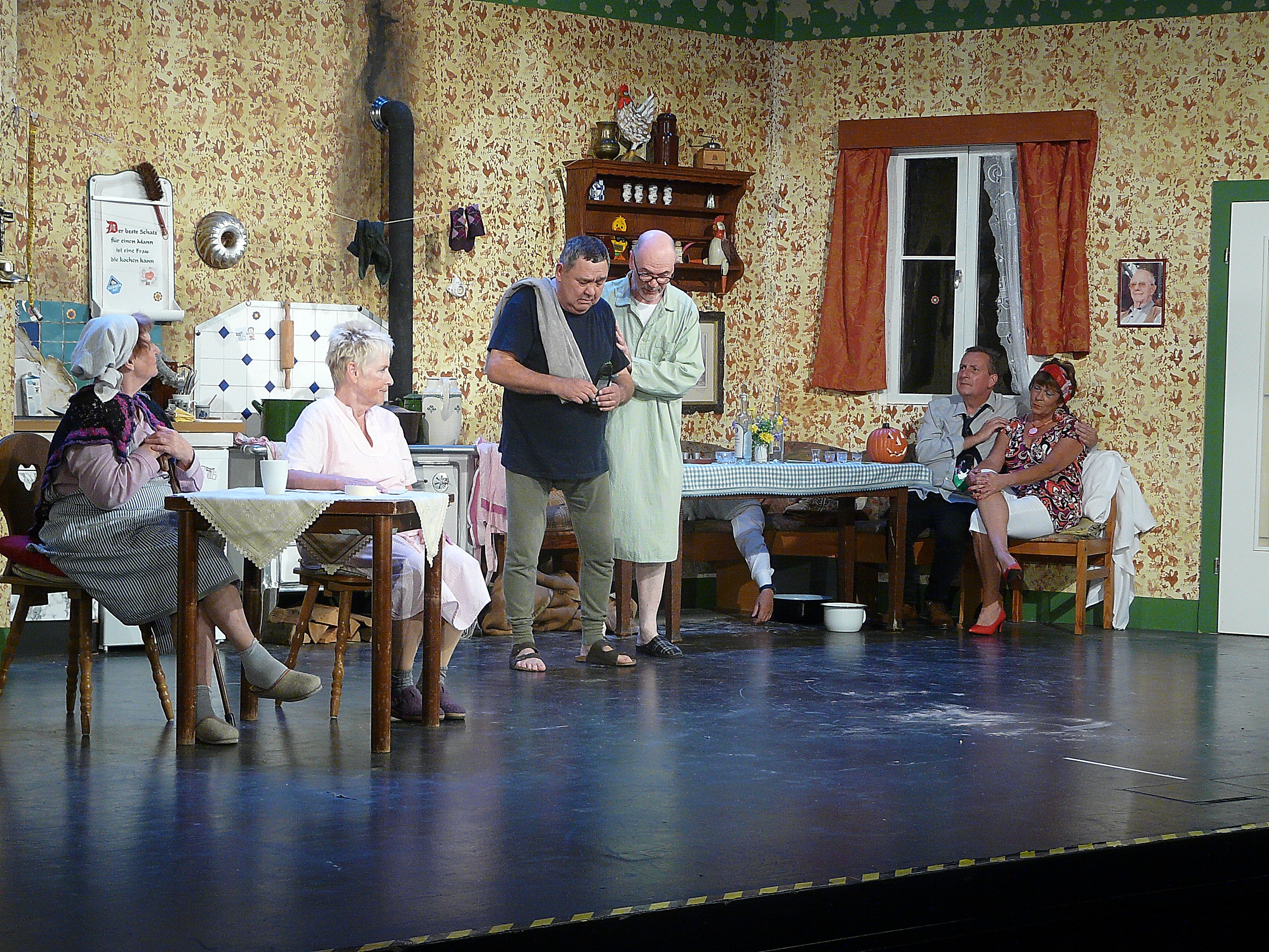 Karl ist unterm Pantoffel gekommen